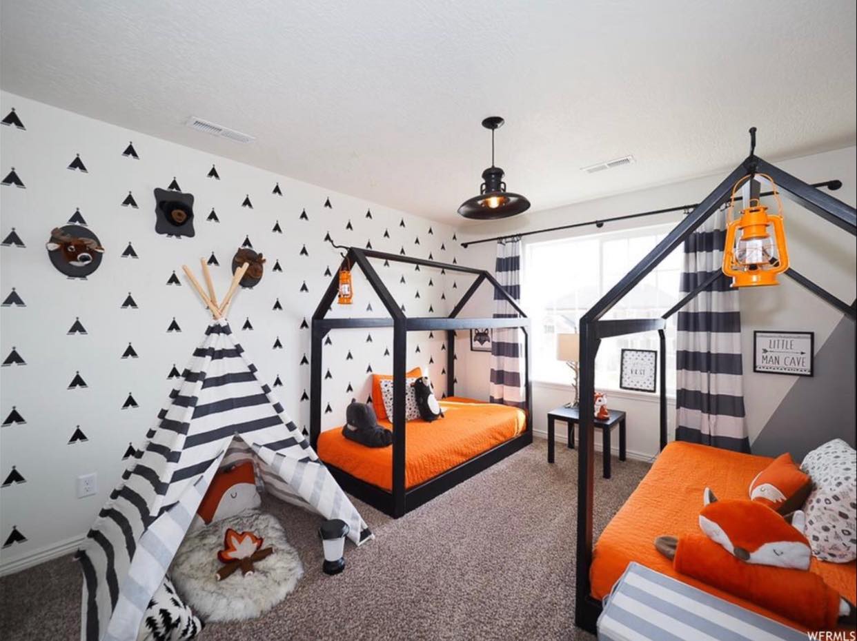 animal themed boys room